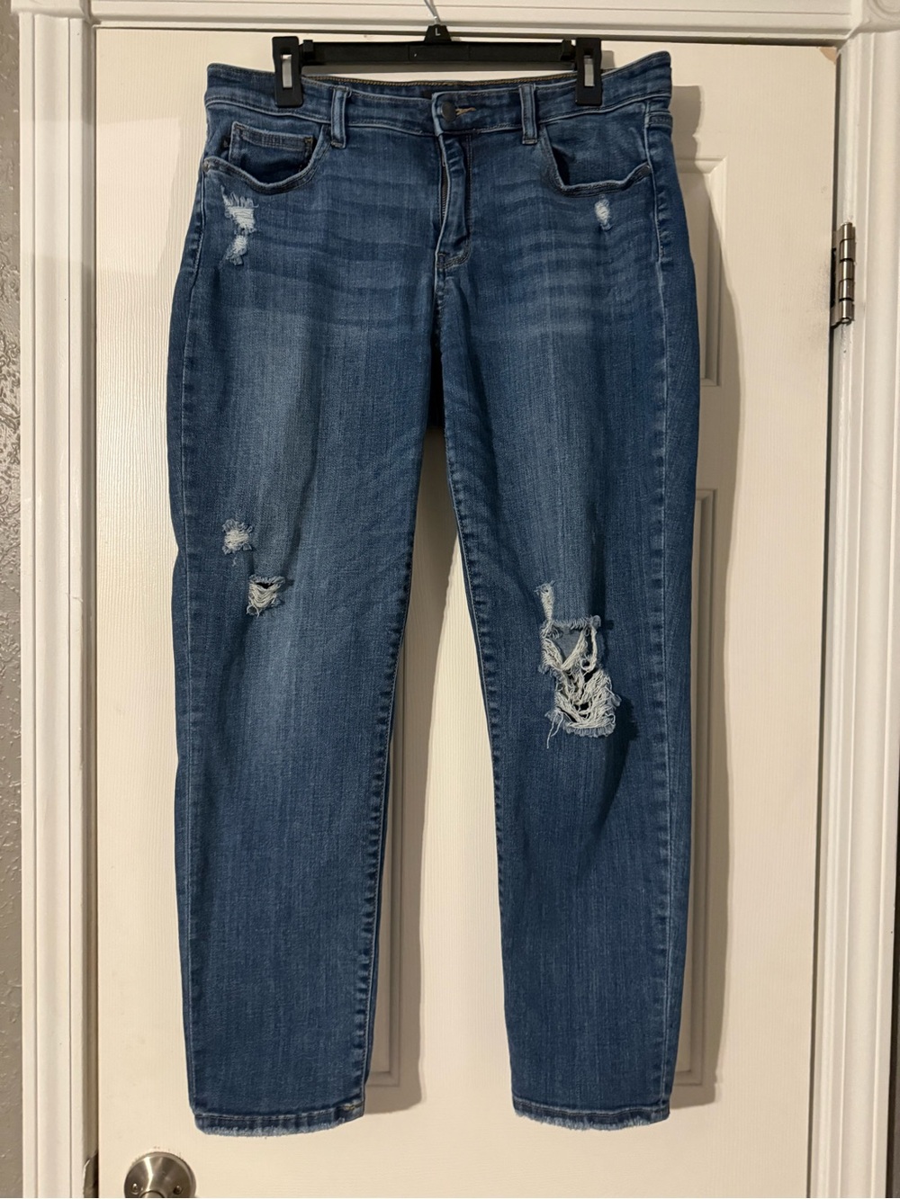 Judy Blue Distressed Boyfriend Jeans in Medium Blue